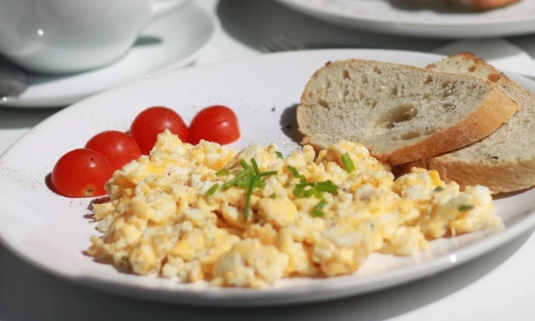 Scrambled Eggs with Whole Wheat Toast
