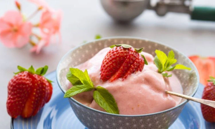 Strawberry Smoothie Bowl