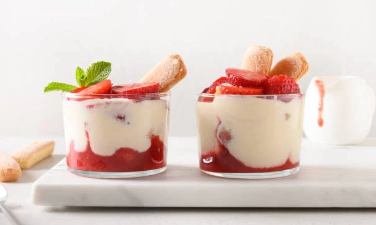 No-Bake Strawberry Cheesecake Cups
