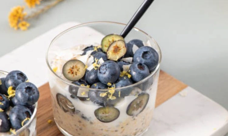 Overnight Oats with Fruits and Nuts