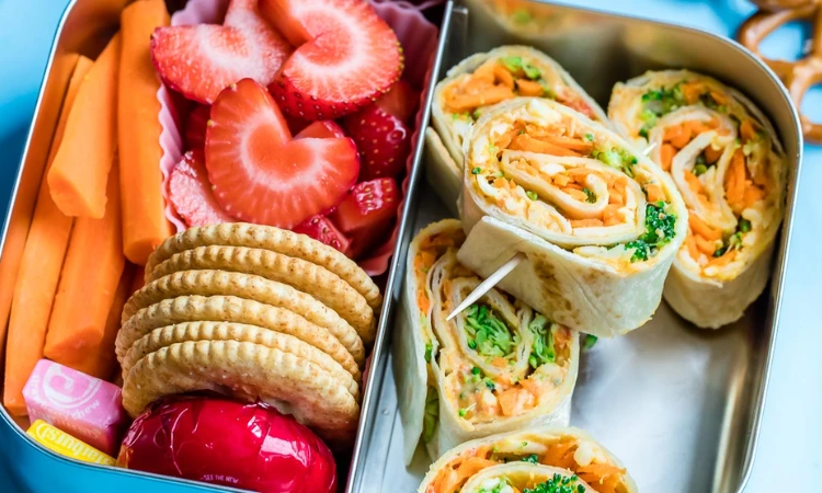 Hummus Veggie Roll-Ups