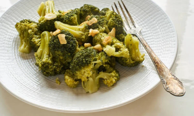 Steamed Broccoli with Garlic